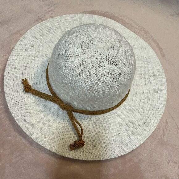 Accessories - White hats 